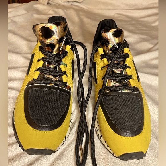 Steven Madden Cliffhanger shoes. Gold metallic leopard print. Used once - Picture 3 of 11